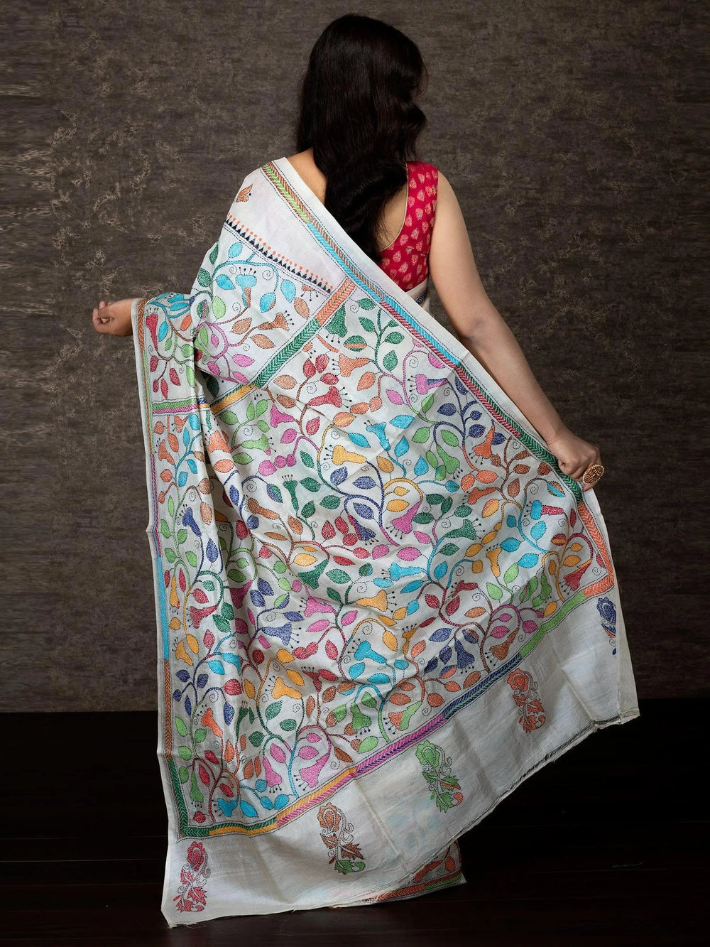 Elegant Corner To Corner Kantha Stitch Tussar Silk Saree - WeaversIndia