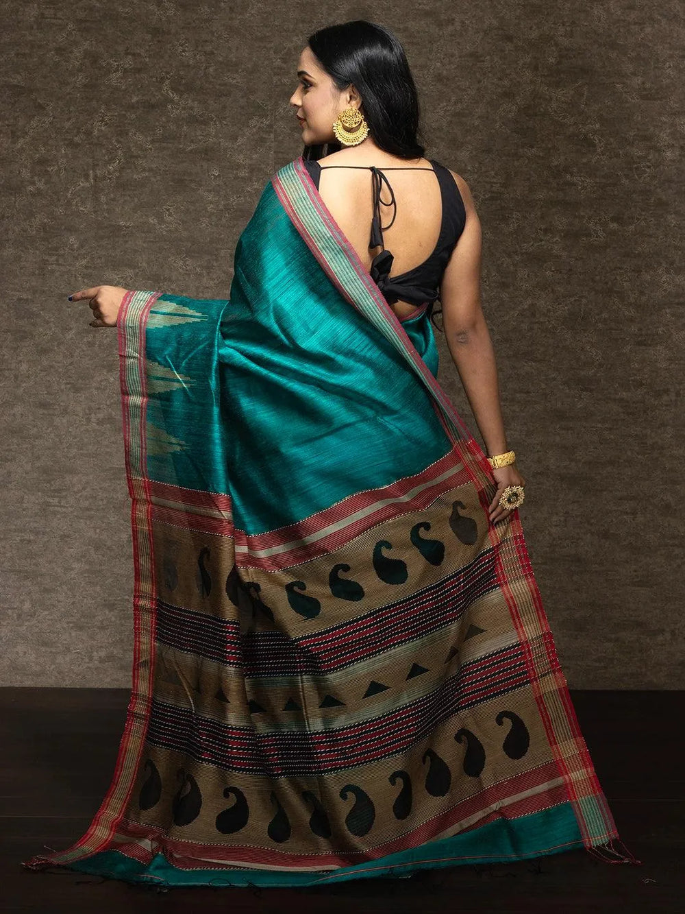 Green Handwoven Matka Silk Jamdani Saree - WeaversIndia