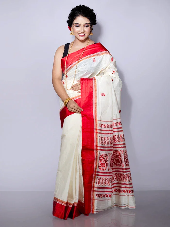 Red Par Anchal Buti Traditional Garad Silk Saree - WeaversIndia