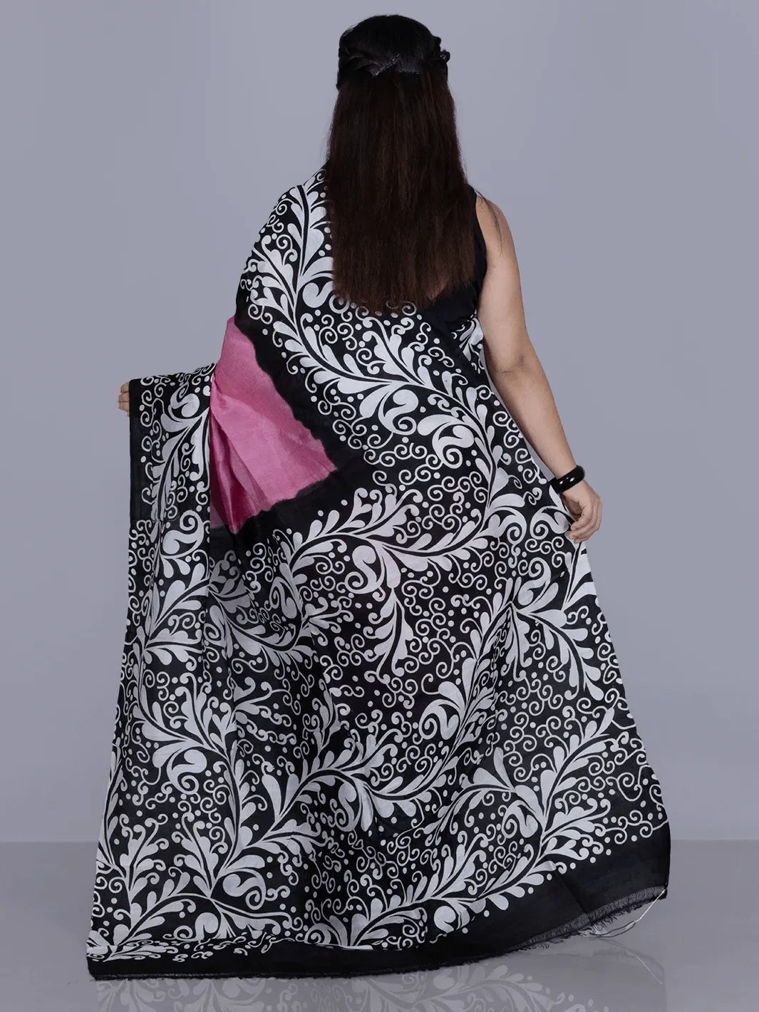 Par Anchal Batik Printed Murshidabad Silk Saree