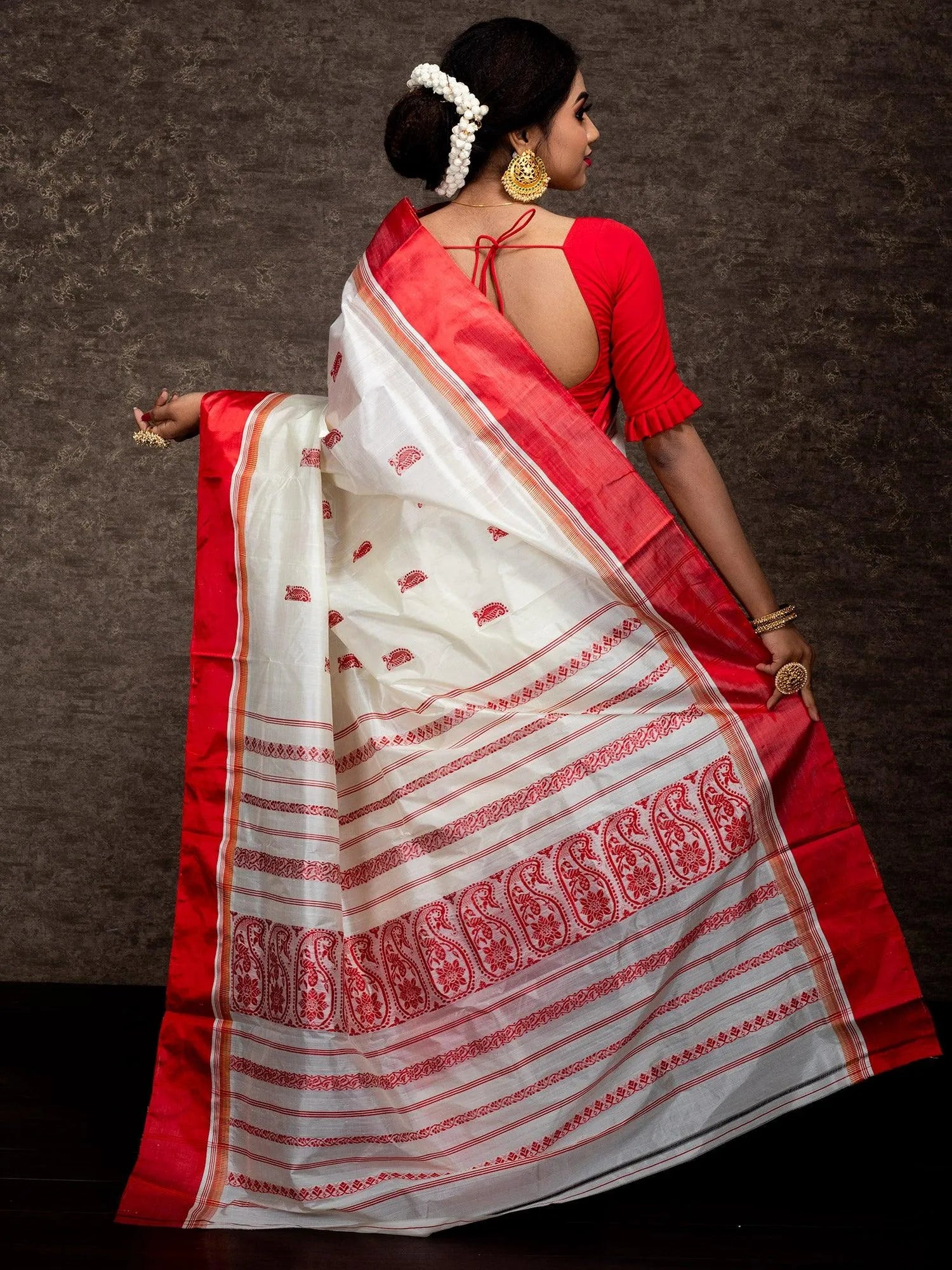 Wonderful Traditional Garad Silk Saree - WeaversIndia