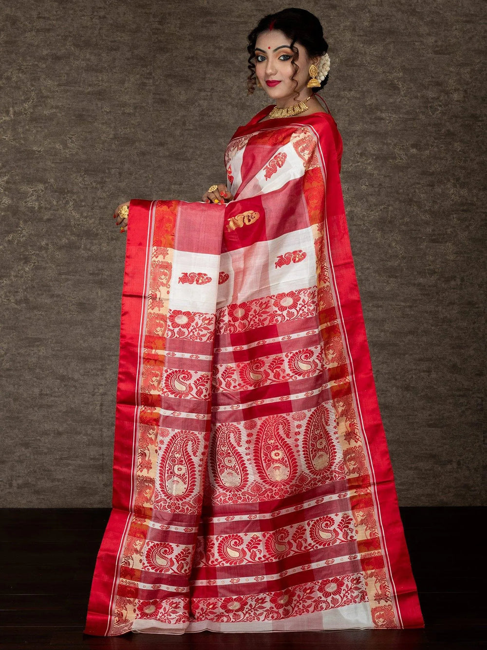 Box Check Traditional Garad Silk Saree - WeaversIndia