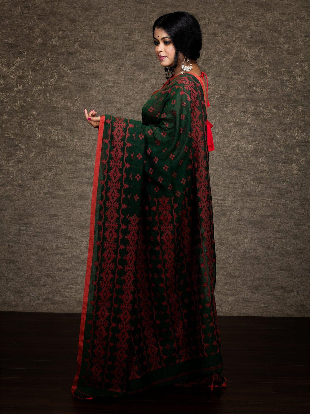 Elegant Deep Green Handwoven Cotton Saree - WeaversIndia