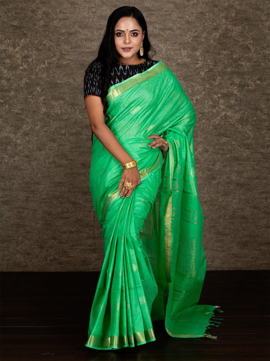 Elegant Green Par Anchal Buti Bhagalpuri Silk Saree - WeaversIndia