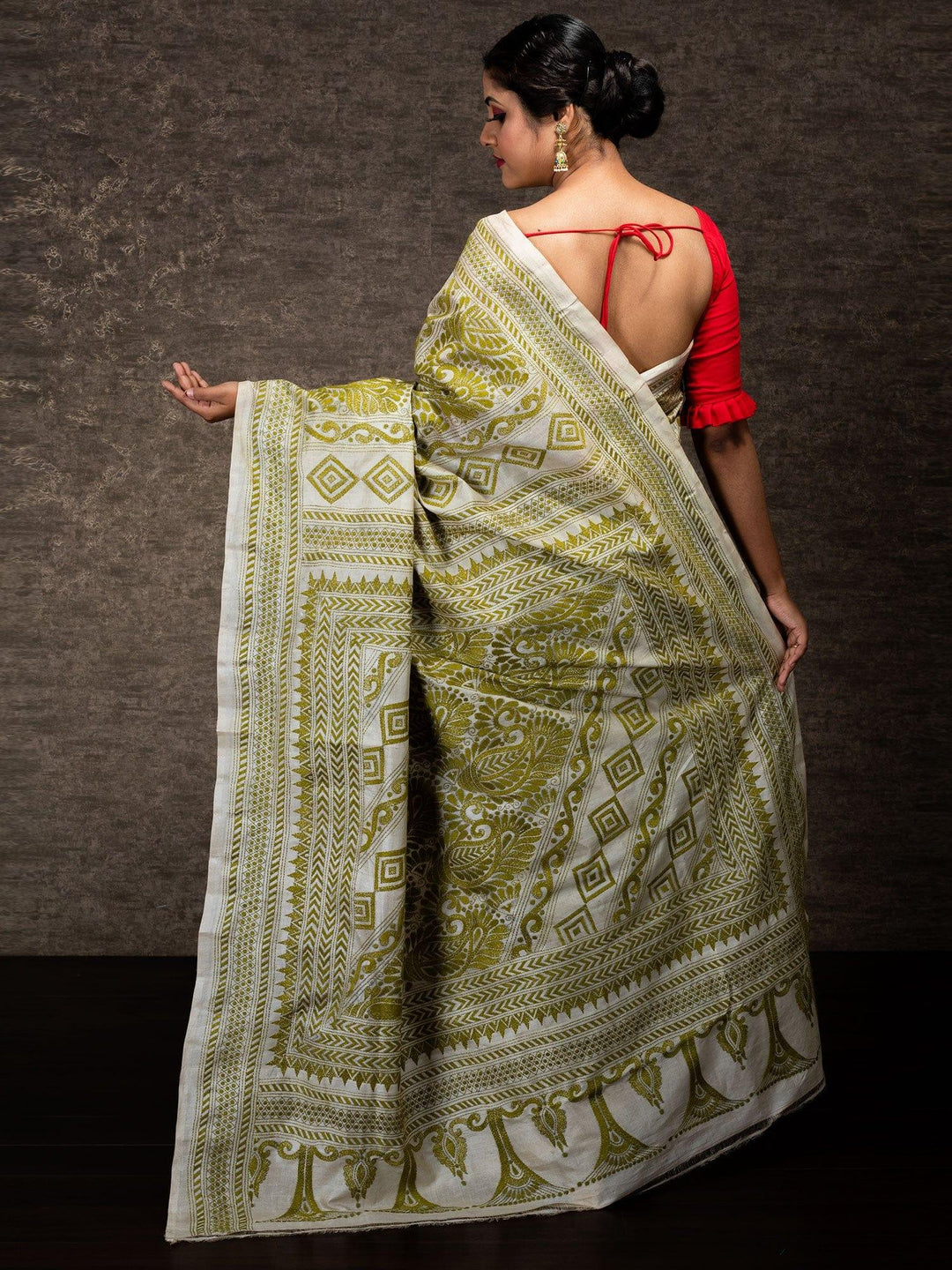 Elegant Par Anchal Buti Kantha Stitch Tussar Silk Saree - WeaversIndia