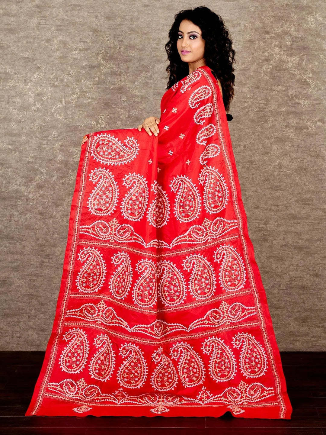 Elegant Red Gujrati Kantha Stitch Bangalore Silk Saree - WeaversIndia