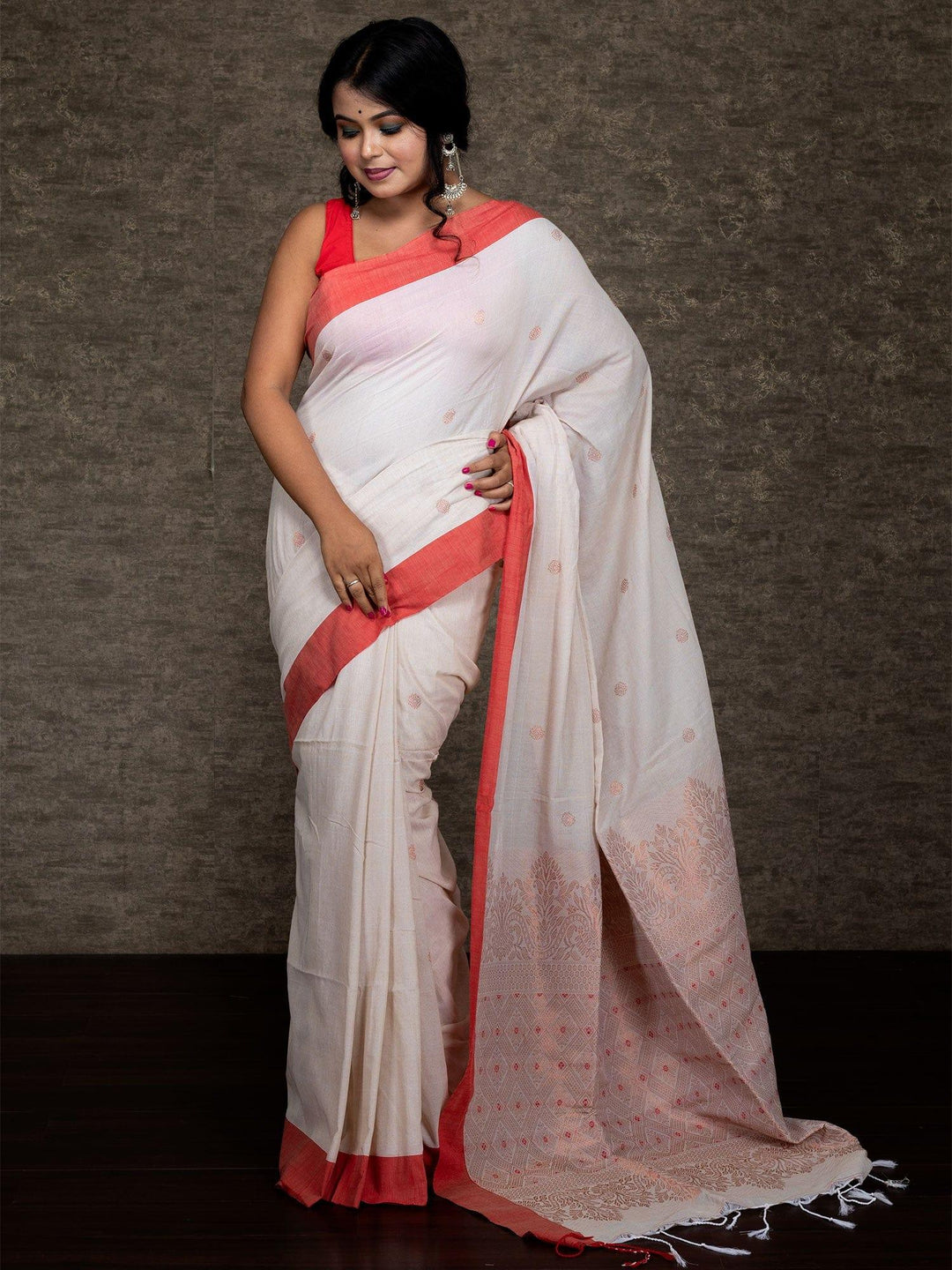 Elegant White Handwoven Cotton Saree - WeaversIndia