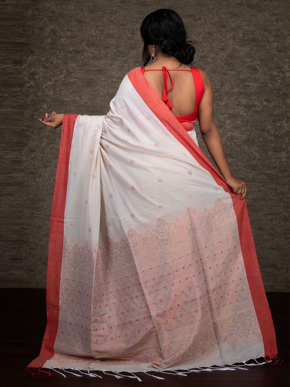 Elegant White Handwoven Cotton Saree - WeaversIndia