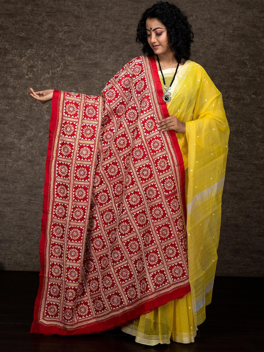 Red Bangalore Silk Kantha Stitch Dupatta - WeaversIndia