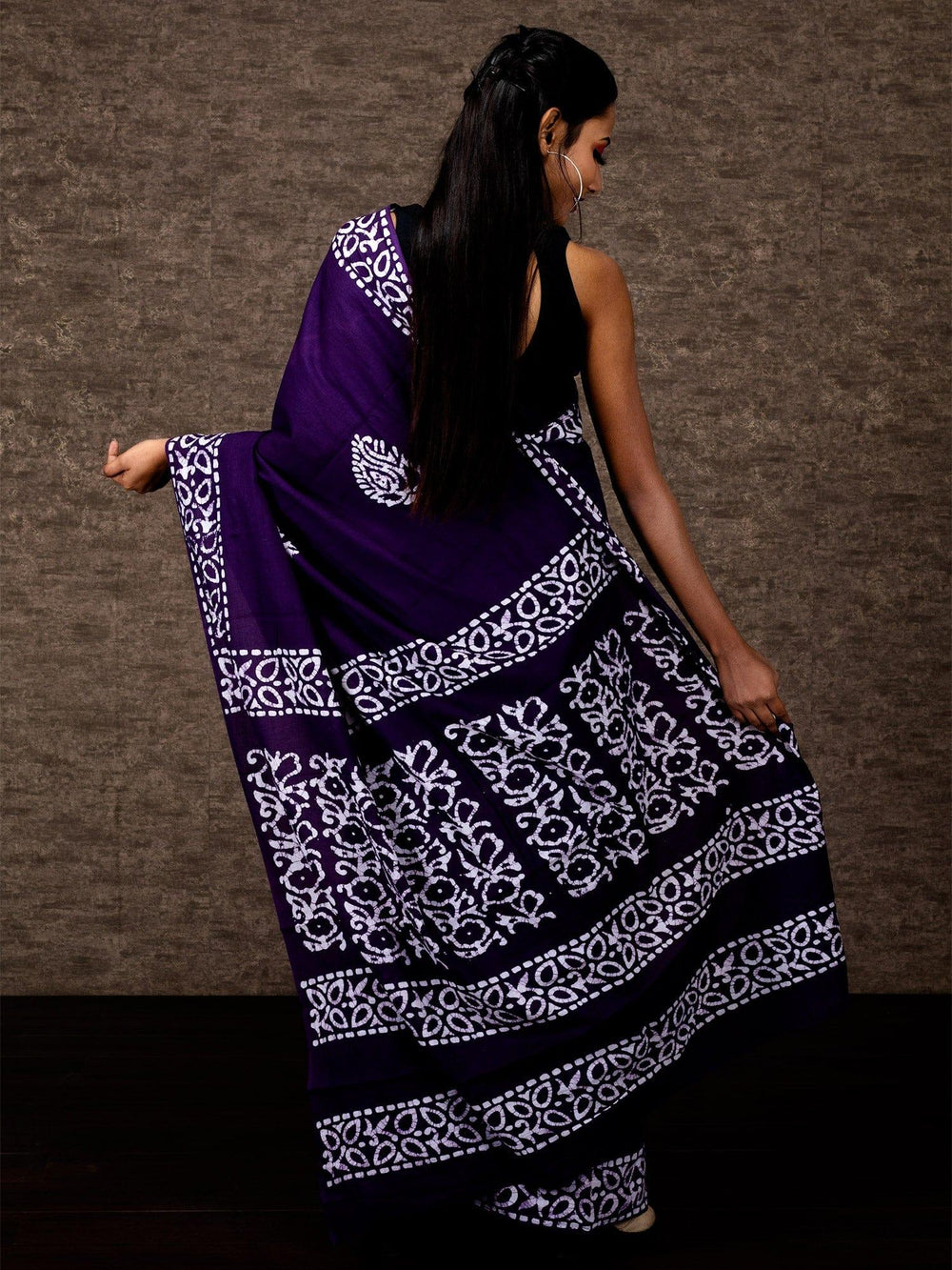 Violet Color Block Batik Printed Malmal Cotton Saree - WeaversIndia