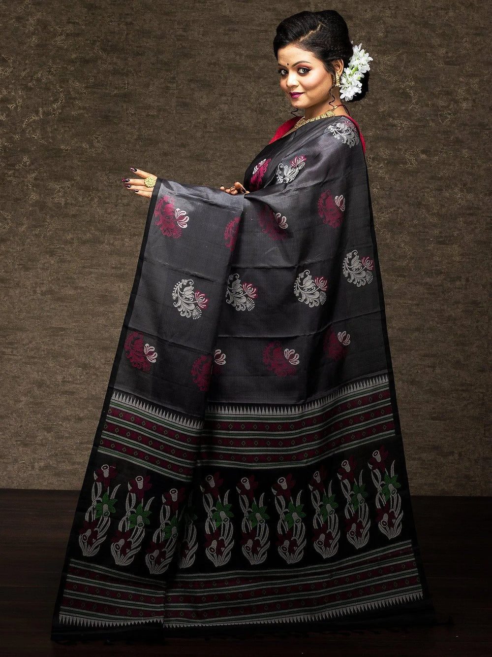 Wonderful Black Gray Kanchipuram Silk Saree - WeaversIndia