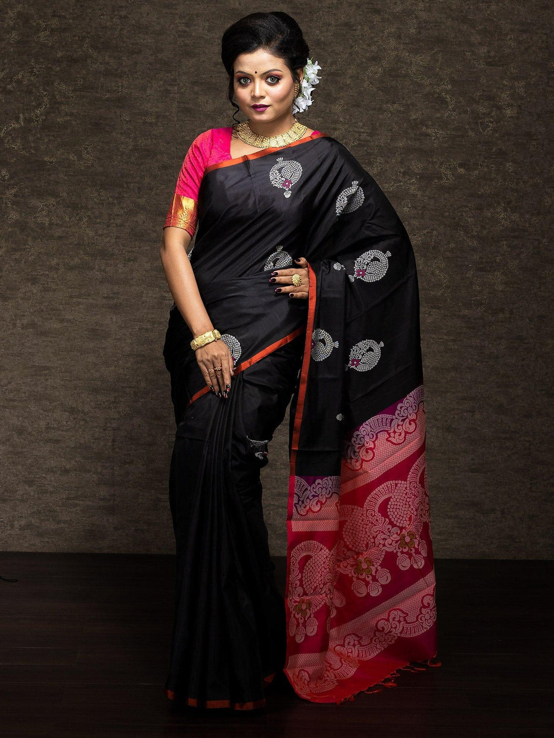 Wonderful Black Kanchipuram Silk Saree - WeaversIndia