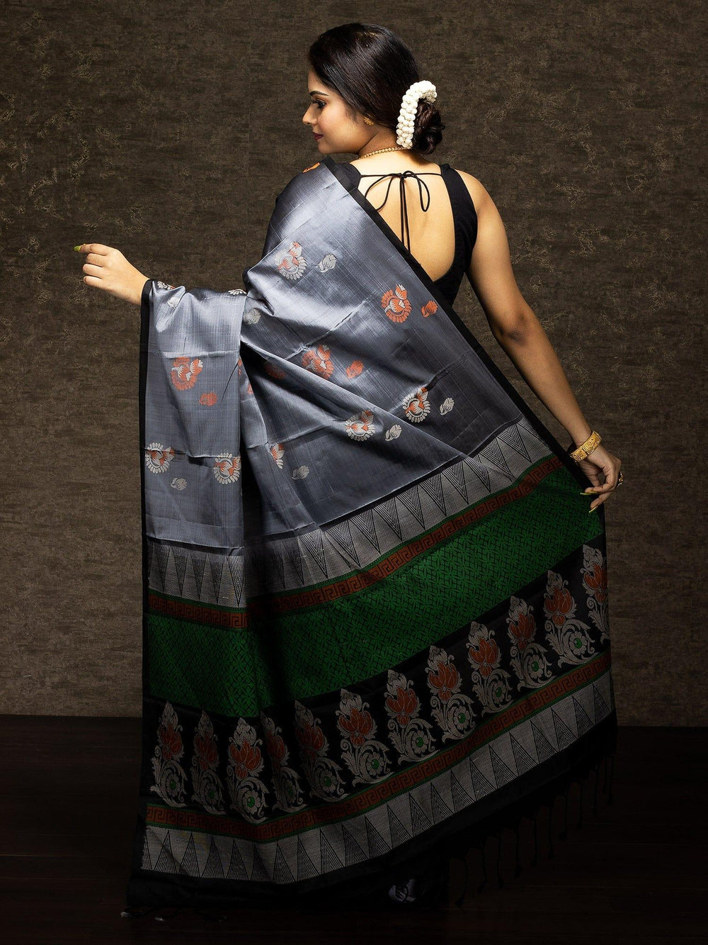 Wonderful Gray Kanchipuram Silk Saree - WeaversIndia