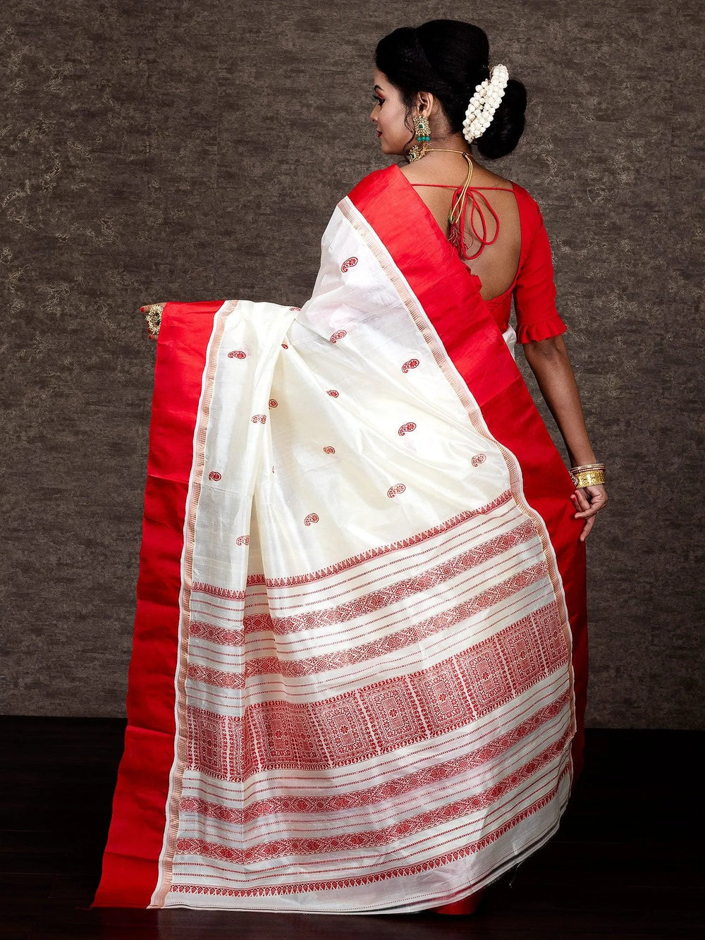 Wonderful Traditional Garad Silk Saree - WeaversIndia